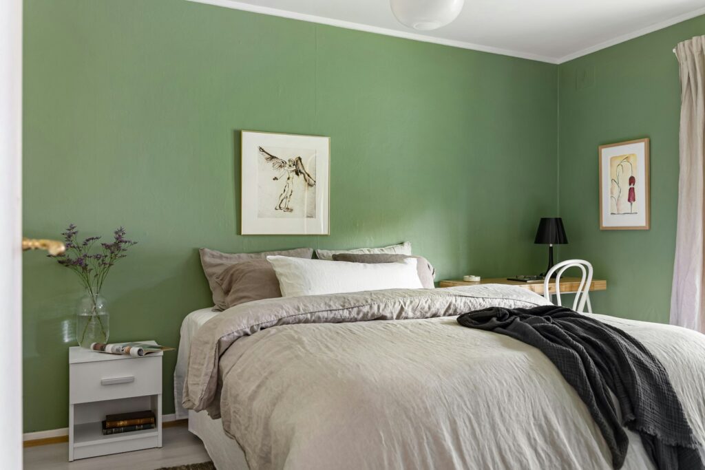 Quelle couleur pour une chambre adulte vert sauge cocooning