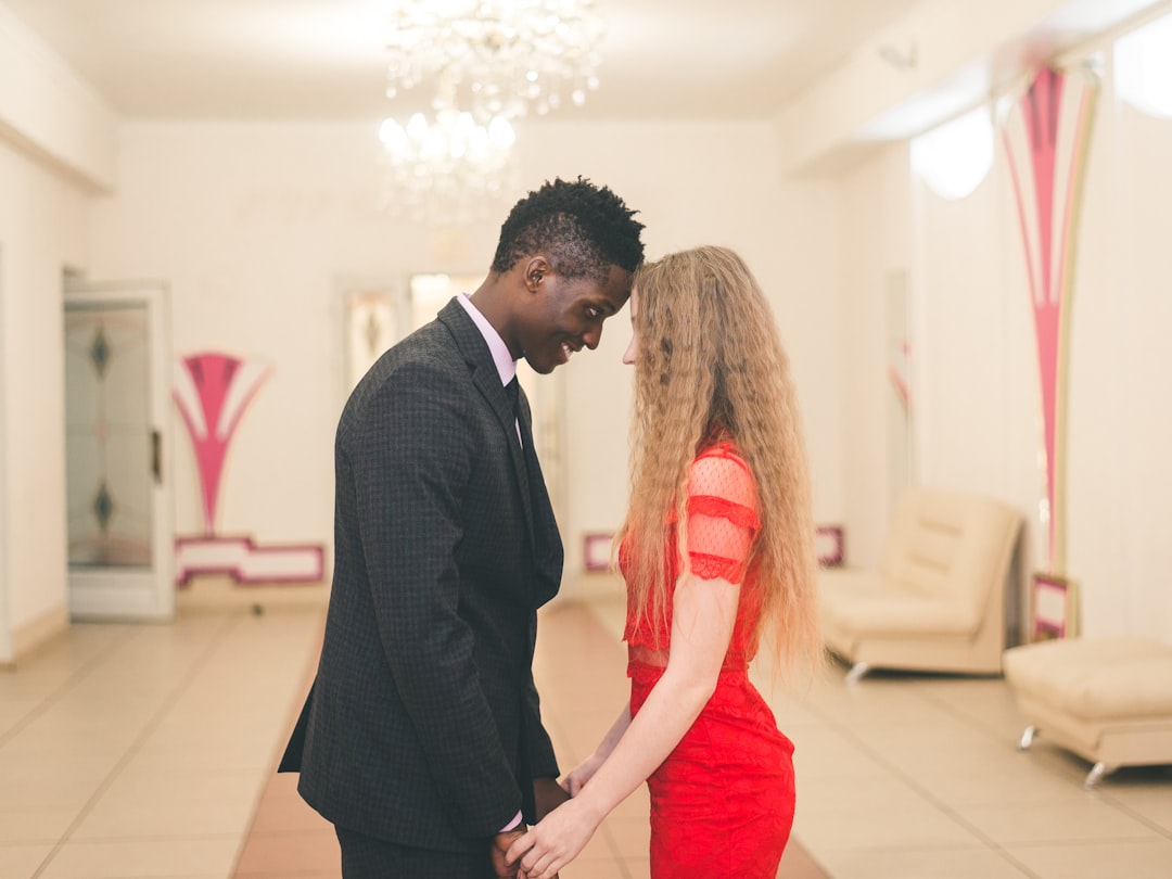 que pense un homme qui fixe une femme
