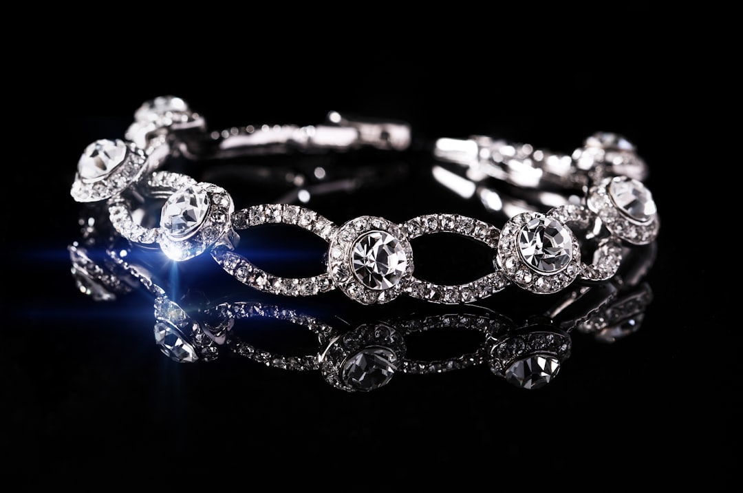 Bijou en diamant de luxe, symbole du bijou le plus cher du monde