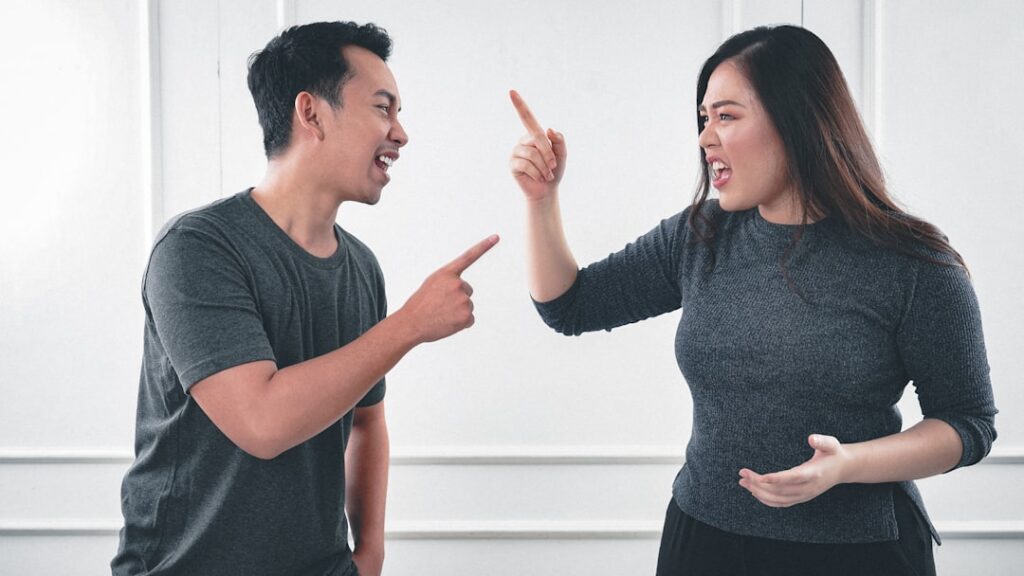 Couple en conflit après une infidélité, illustration de il me trompe et retourne la situation